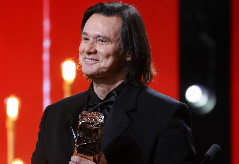 Фанаты Джима Керри строят теории о двойнике после его первого за долгое время выхода в свет