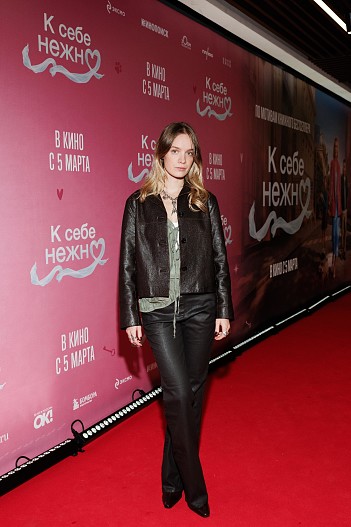 Анна Завтур