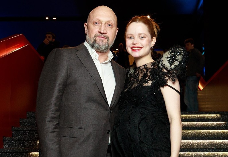 Мила Ершова и Святослав Рогожан, Гоша Куценко, Саша Бортич и Давид Сократян и другие гости премьеры сериала «Встать на ноги»