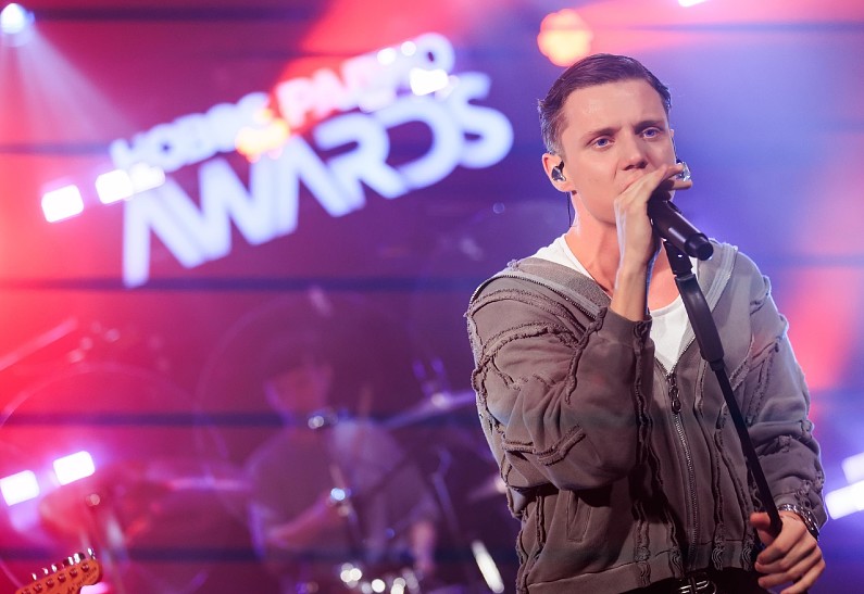 Весна начнется на премии с большим сердцем «Новое Радио AWARDS»