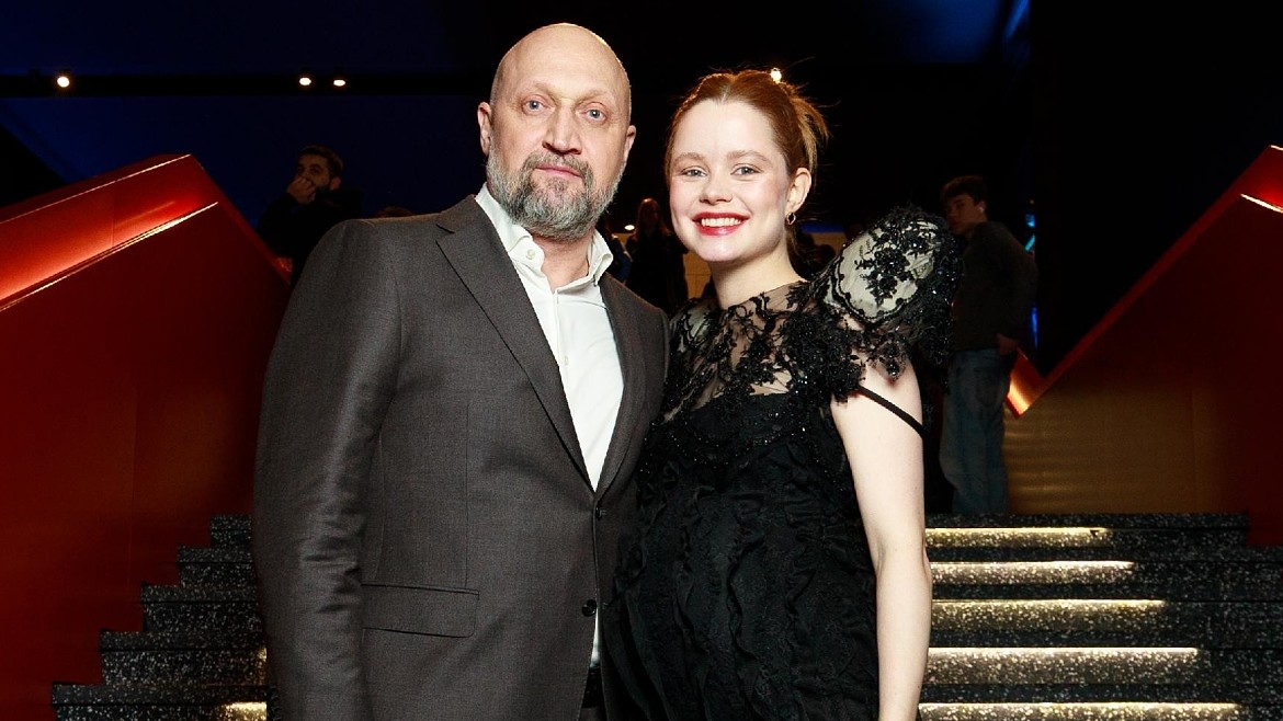 Мила Ершова и Святослав Рогожан, Гоша Куценко, Саша Бортич и Давид Сократян и другие гости премьеры сериала «Встать на ноги»