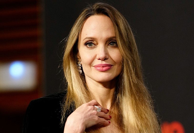 Анджелина Джоли заявила, что Николь Кидман несправедливо отняла у нее роль