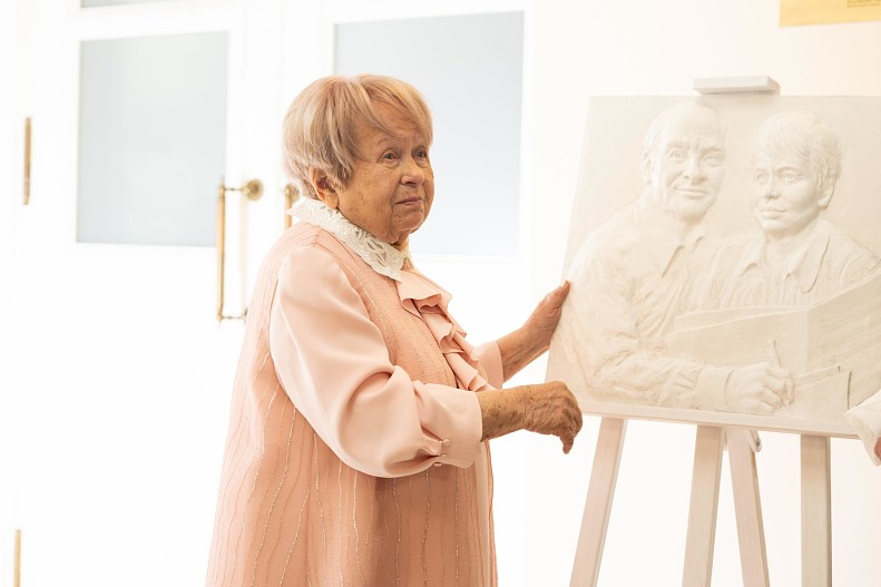 Александра Пахмутова