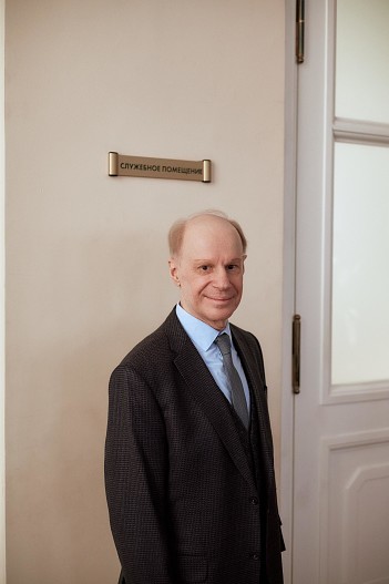 Авангард Леонтьев