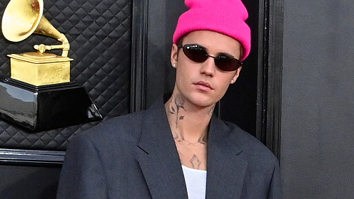 Организаторы «Грэмми» признались, что выход Джастина Бибера на сцену без одежды не был запланирован