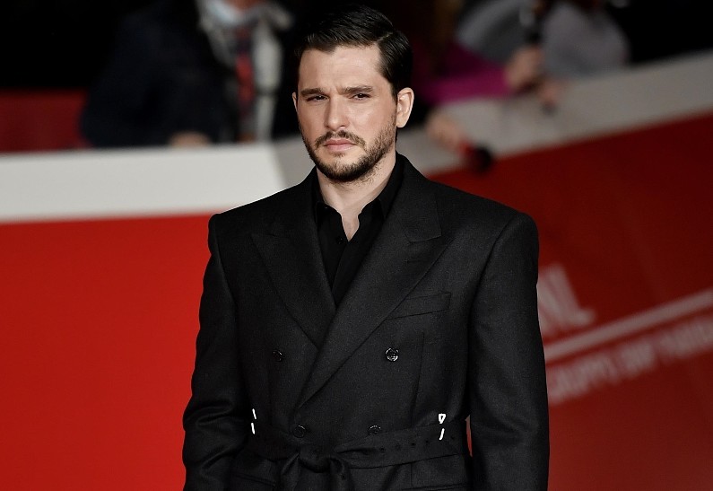 Кит Харингтон дал редкий комментарий об отцовстве