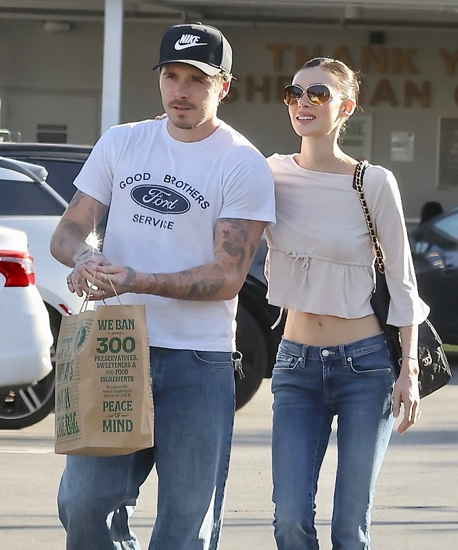 Бруклин Бекхэм свел татуировки с именами братьев