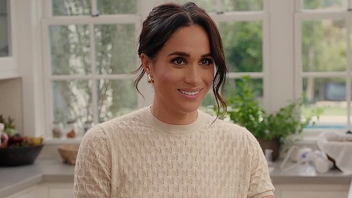 Новое видео Меган Маркл вызвало волну шуток из-за внешнего вида принца Гарри