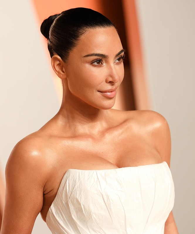 Ким Кардашьян и Льюис Хэмилтон громко заявили о своих отношениях на «Суперкубке 2026»