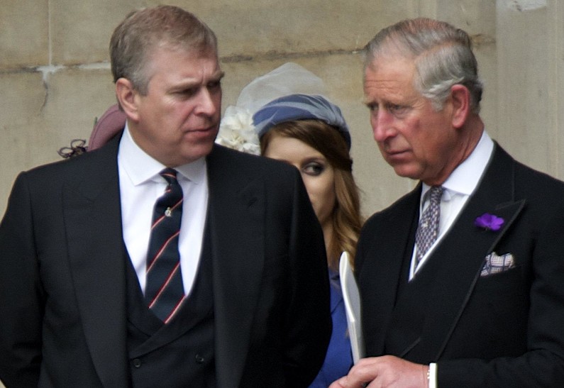 Карл III взял на себя обязательства по пожизненному содержанию опального брата. И вот почему!