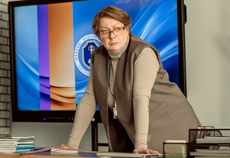 Мария Аронова возвращается к роли математички на съемках второго сезона сериала «Олдскул». Первые фото!