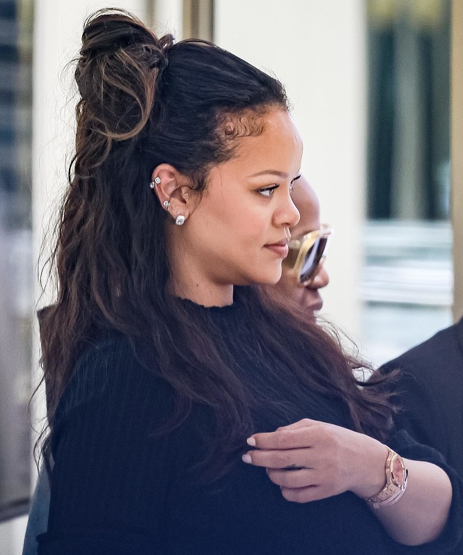 Рианна в панике после того, как ее особняк попал под обстрел