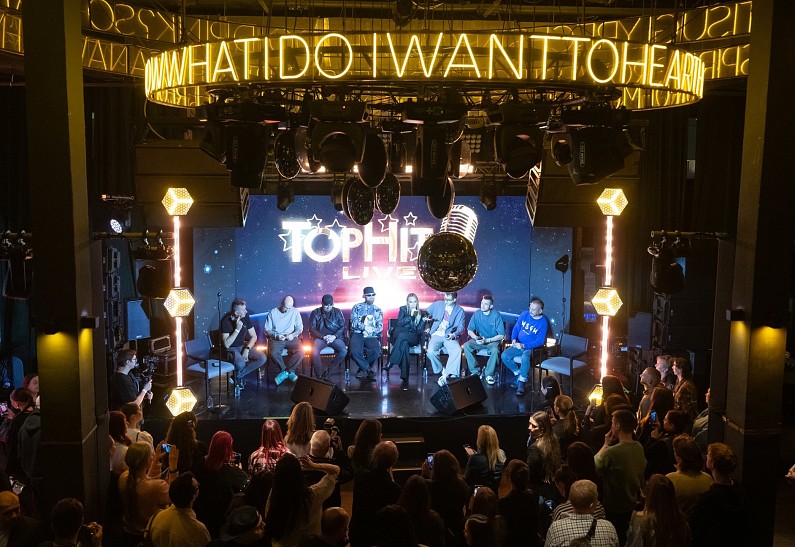 ИИ-хиты захватывают чарты: TopHit и Сферум обсудили будущее музыки на шоу-кейсе Top Hit Live!