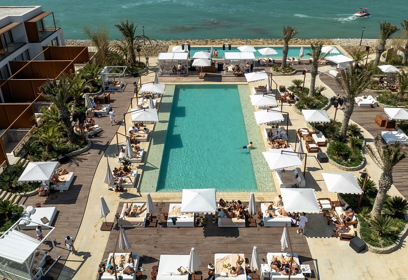 Sea Breeze: сценарий летних каникул