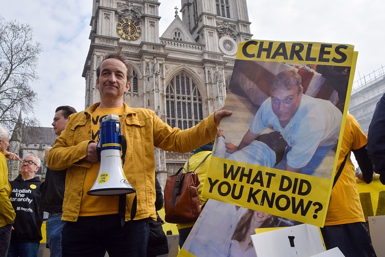 Протестующие