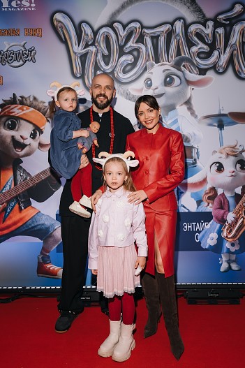 ST и Ассоль с дочерьми