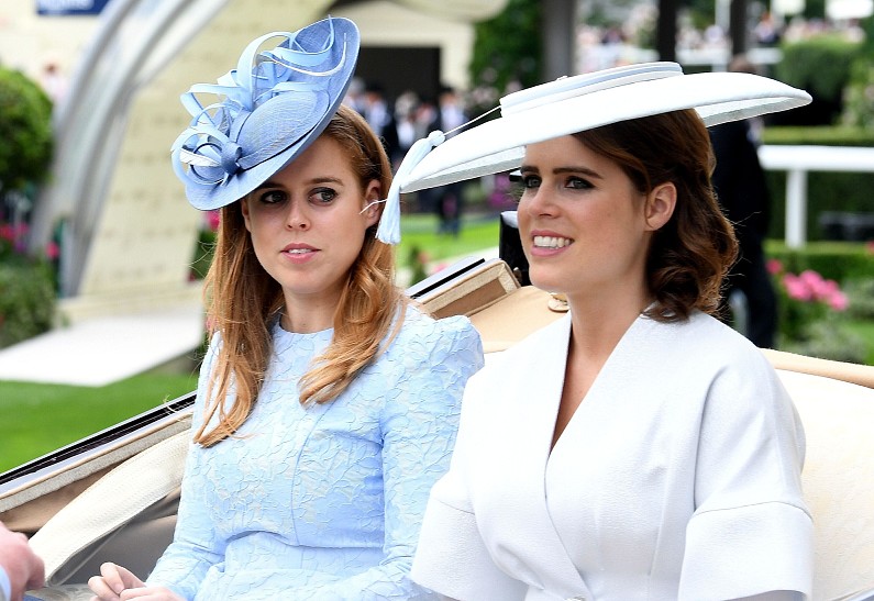 Принцесс Евгению и Беатрис отстранили от королевских обязанностей