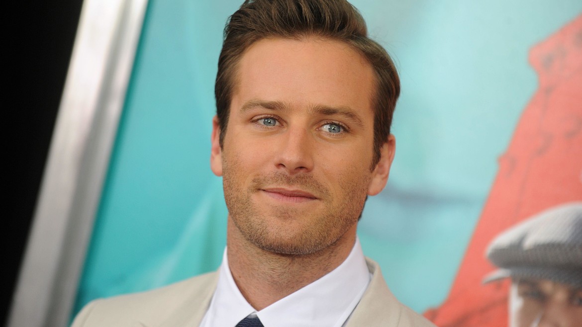 Арми Хаммер шокировал фанатов «брутальным» преображением