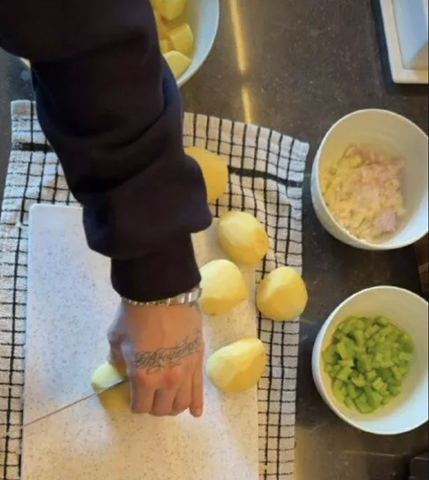 Круз Бекхэм показал свои кулинарные навыки