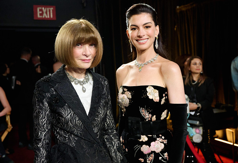 Энн Хэтэуэй и Анна Винтур устроили перформанс в стиле Миранды Пристли и Энди Сакс на премии «Оскар»