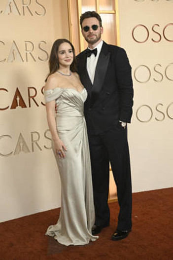 Альба Баптиста и Крис Эванс