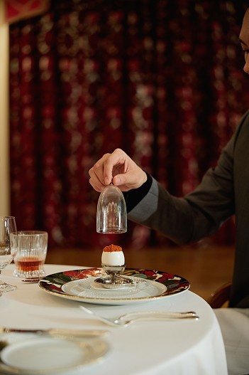 «Яйцо в яйце»