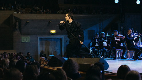 Стас Пьеха выступил в Московском Доме Музыки в Международный женский день