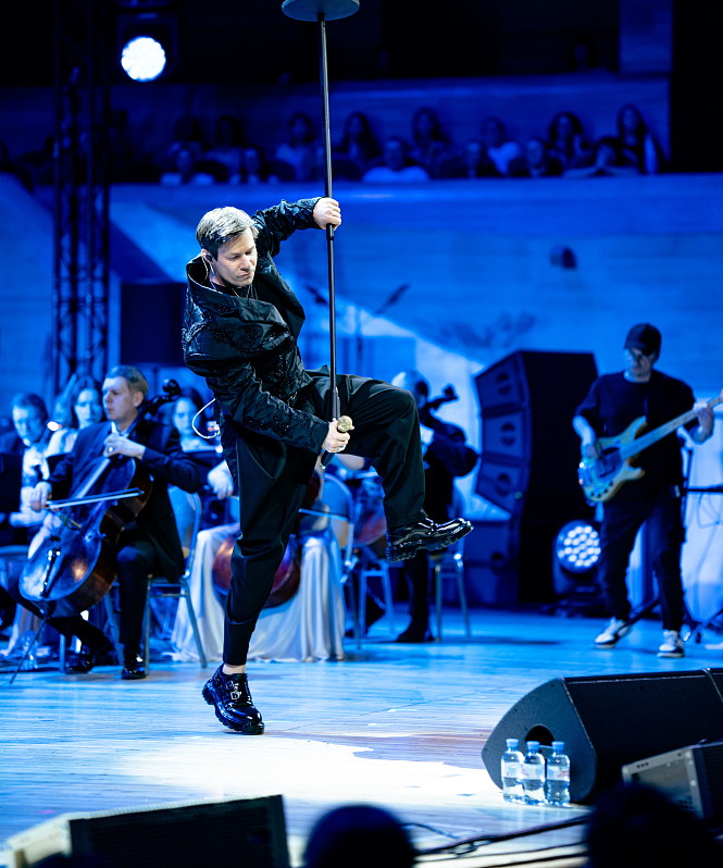 Стас Пьеха выступил в Московском Доме Музыки в Международный женский день