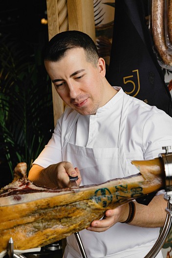 Шеф-повар Энвер Джемилов