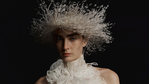 Свет держит силуэт: представлена новая коллекция Valentin Yudashkin Bridal