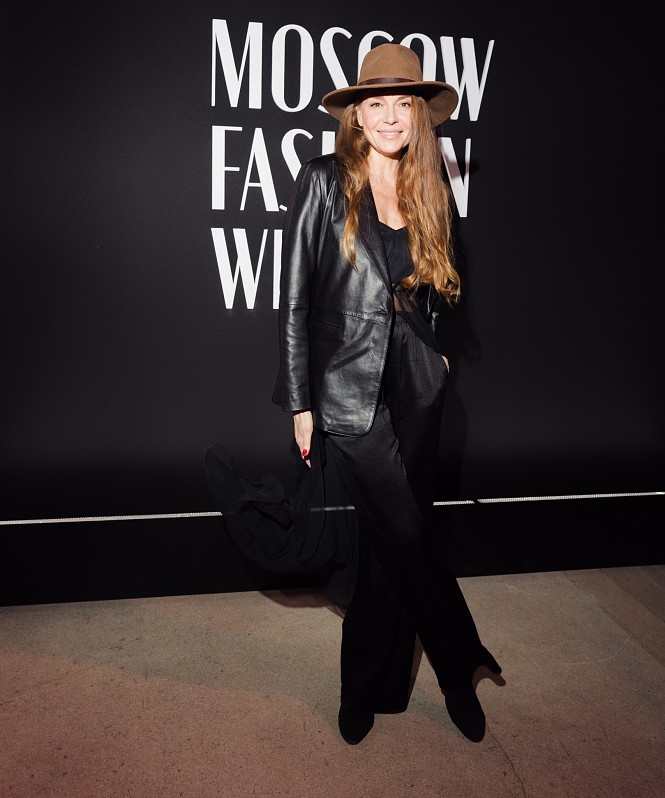 Любовь Толкалина, Снежина Кулова, Светлана Степанковская на показе в рамках Недели моды в Москве