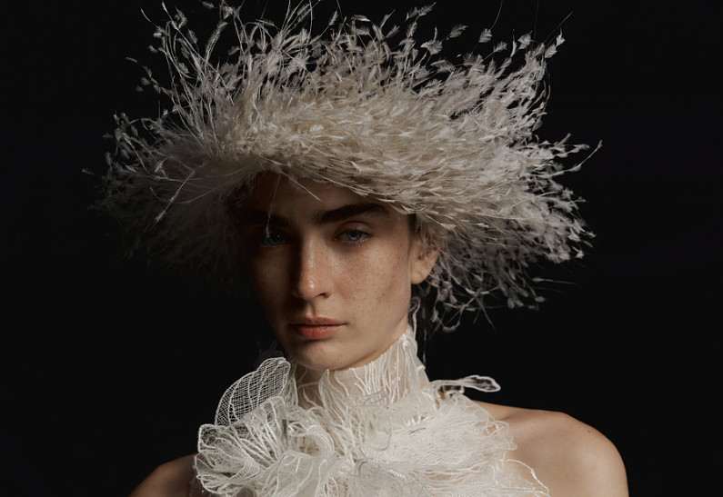 Свет держит силуэт: представлена новая коллекция Valentin Yudashkin Bridal