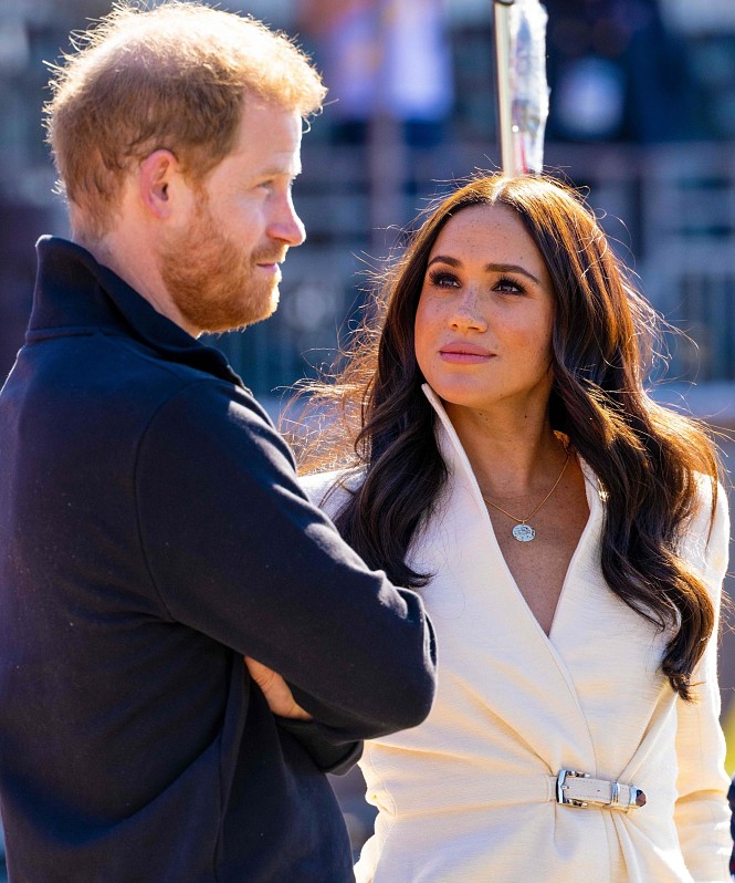 «Помыкает мужем»: принц Гарри высказался о непростых отношениях с Меган Маркл