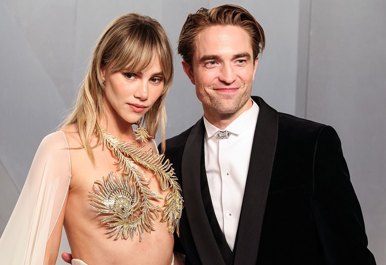 Роберт Паттинсон спровоцировал слухи о тайной женитьбе на Сьюки Уотерхаус