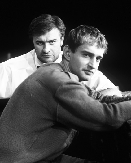 Михаил Пореченков и Константин Хабенский в спектакле «Утиная охота»