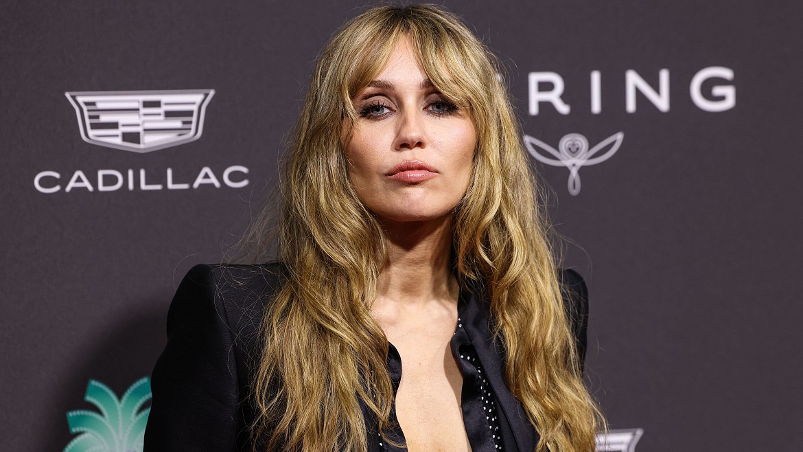 Майли Сайрус заявила, что Селена Гомес появится в юбилейном спецвыпуске «Ханны Монтаны»