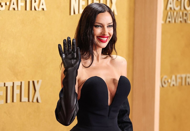 Ирина Шейк, Деми Мур, Тимоти Шаламе, Тейяна Тейлор и другие звезды на красной дорожке Премии Гильдии киноактеров США 2026