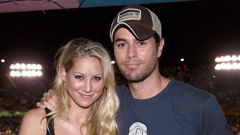 Энрике Иглесиас опубликовал редкое фото Анны Курниковой с их четырьмя детьми