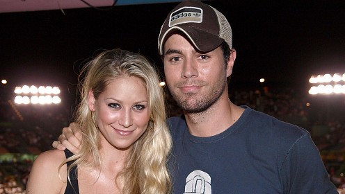 Энрике Иглесиас опубликовал редкое фото Анны Курниковой с их четырьмя детьми