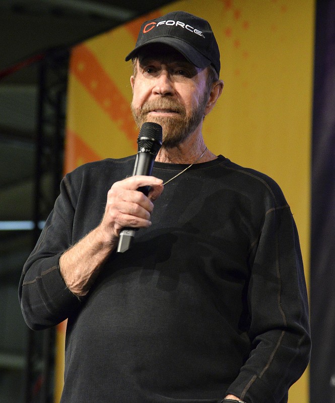 Чак Норрис экстренно госпитализирован на Гавайях