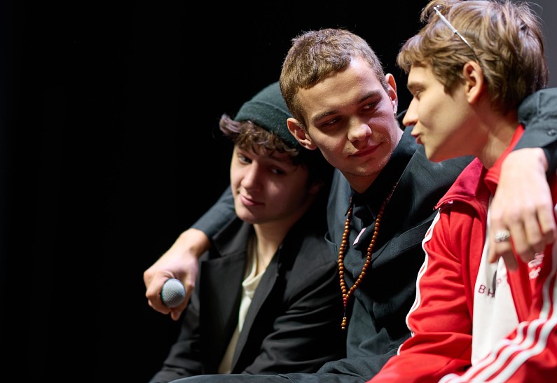 Слава Копейкин, Макар Хлебников, Хетаг Хинчагов, Кузьма Котрелёв на зрительском показе финала «Детей перемен»