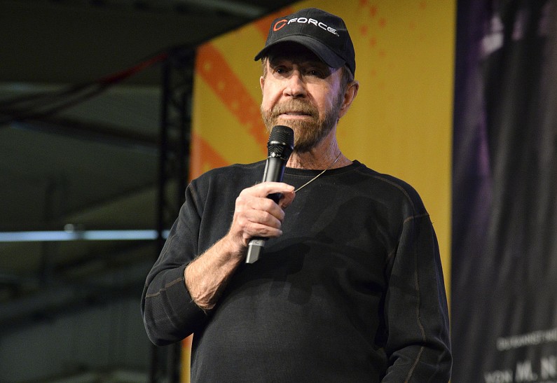 Чак Норрис экстренно госпитализирован на Гавайях