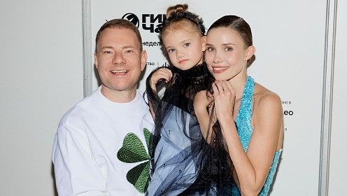 Агата Дранга, Кети Топурия, Александр и Анжелика Ревва, DJ Smash и другие гости показа в рамках Московской недели моды