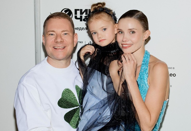 Агата Дранга, Кети Топурия, Александр и Анжелика Ревва, DJ Smash и другие гости показа в рамках Московской недели моды