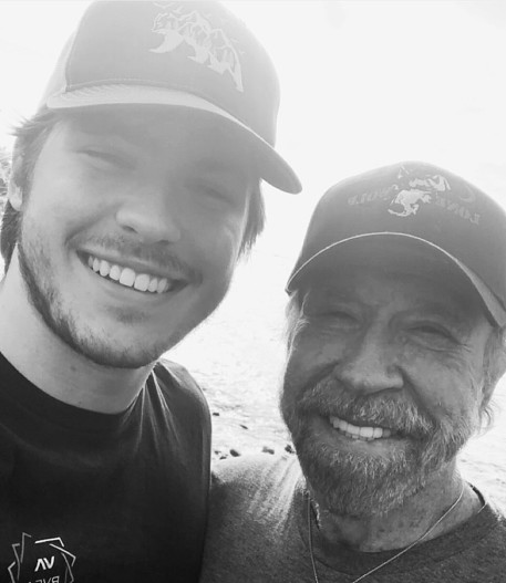 Дакота и Чак Норрис