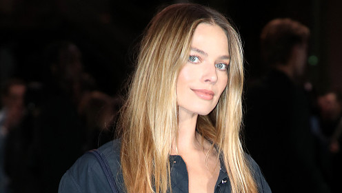 Марго Робби попала в объективы папарацци в нелепом виде