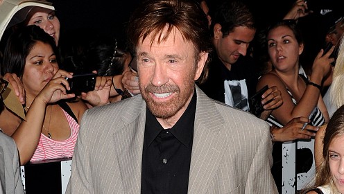 Прощальное послание: о чём было последнее видео Чака Норриса?