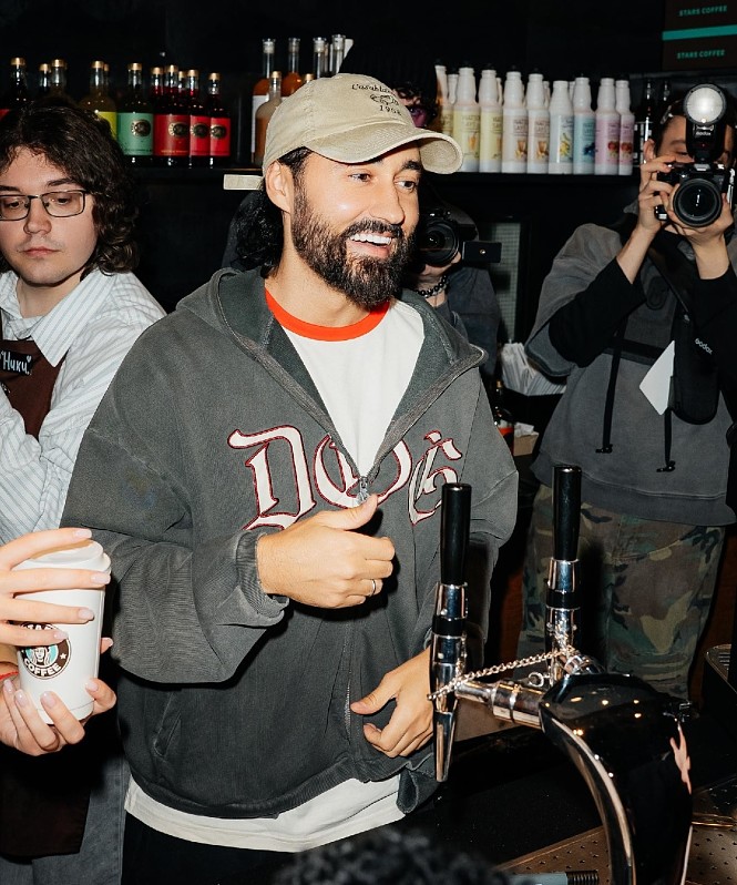 Мот представил необычную коллаборацию в честь выхода трека «Намек на нас»