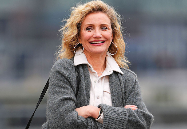 Кэмерон Диас заметили на съемочной площадке ромкома в Нью-Йорке