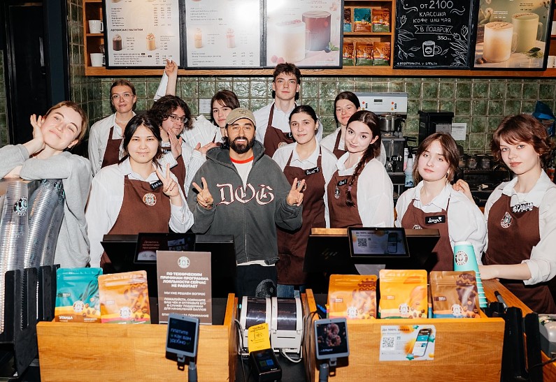 Мот представил необычную коллаборацию в честь выхода трека «Намек на нас»